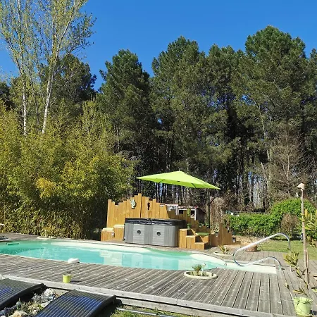 לינה וארוחת בוקר Les Hotes Landes *