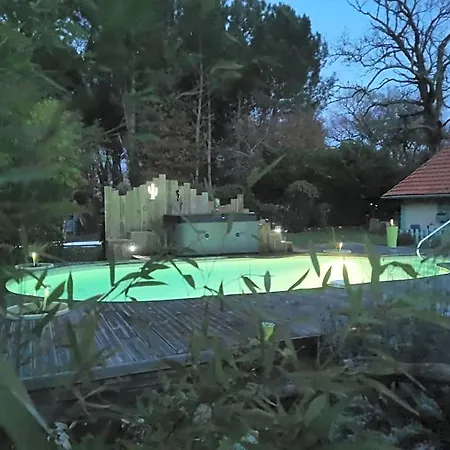 Les Hotes Landes Bed & Breakfast