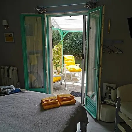 Les Hotes Landes Bed & Breakfast