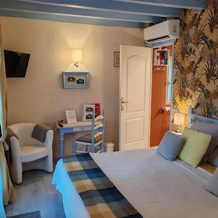Les Hotes Landes Bed & Breakfast 4*