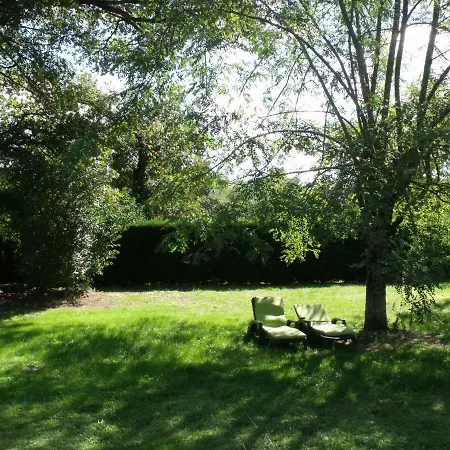 Les Hotes Landes Bed & Breakfast *
