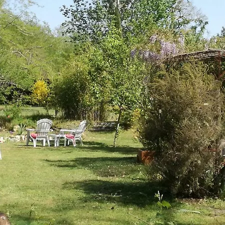 Les Hotes Landes לינה וארוחת בוקר *