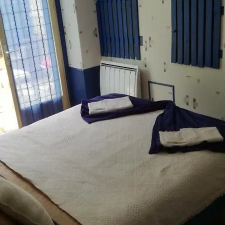 לינה וארוחת בוקר Les Hotes Landes *